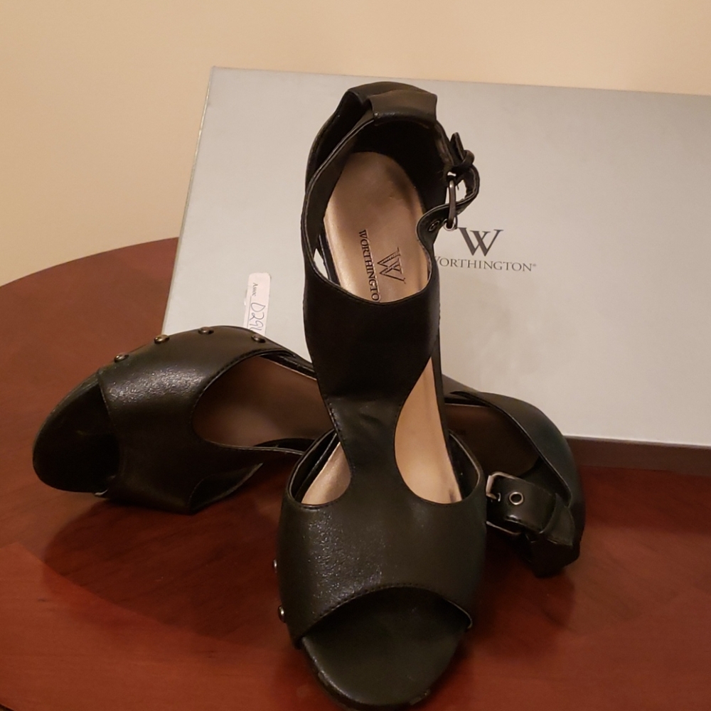 Black shoes - Picture 2 of 3